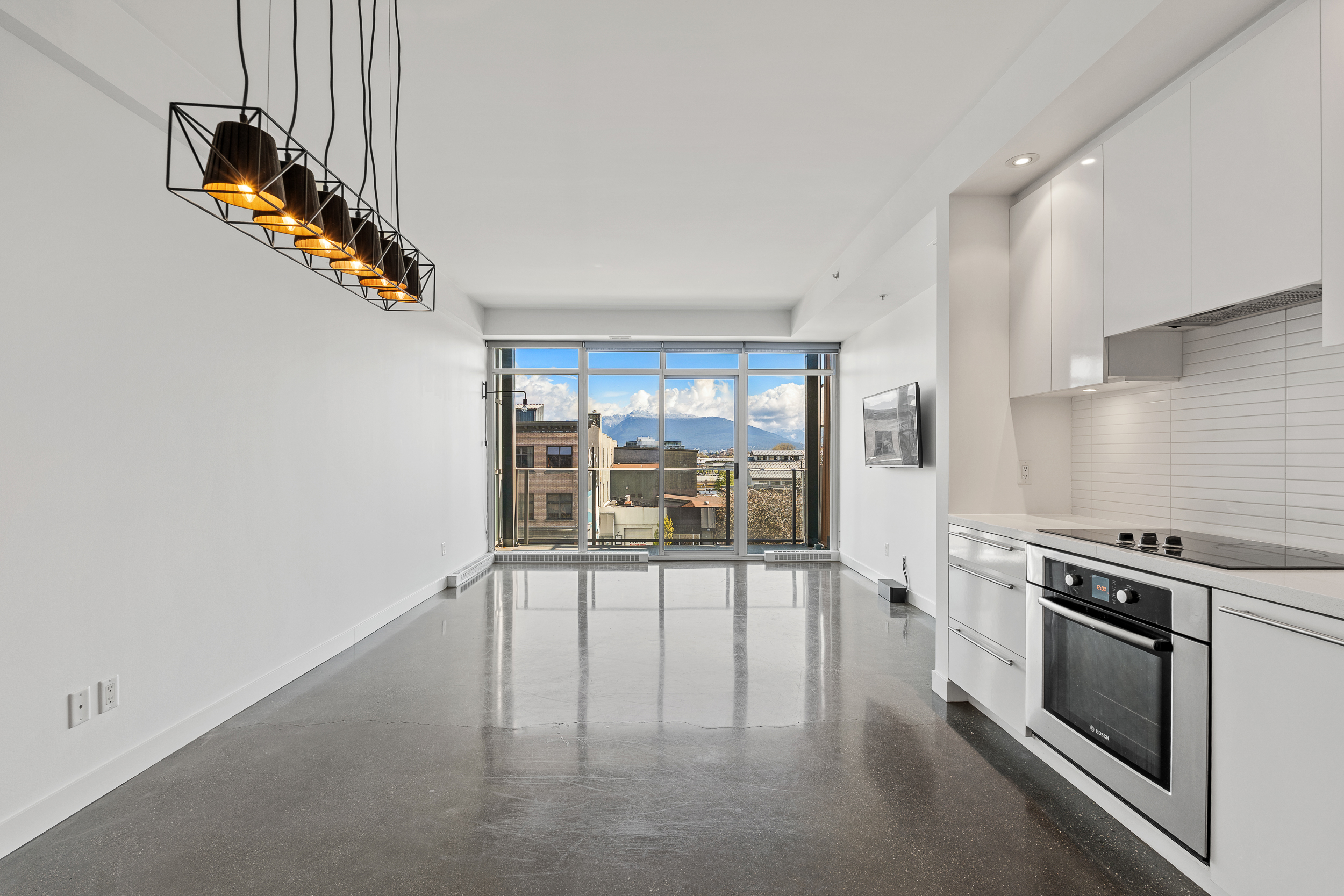 #417 – 256 E. 2nd Avenue